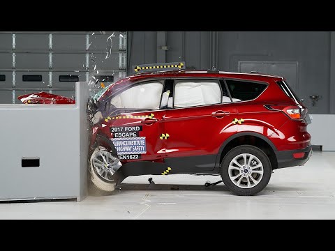 Ford Escape 2017 small overlap IIHS crash test