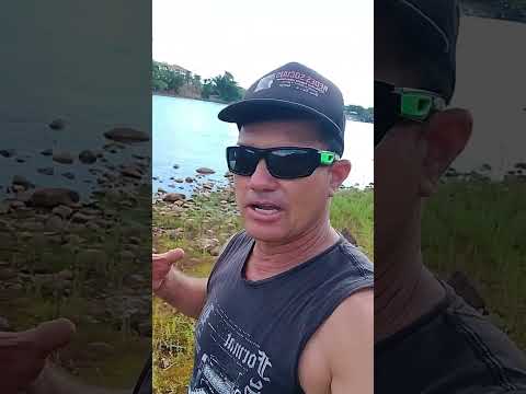 Éu mostrando e andando na beira do rio Araguaia Aragarças Goiás 