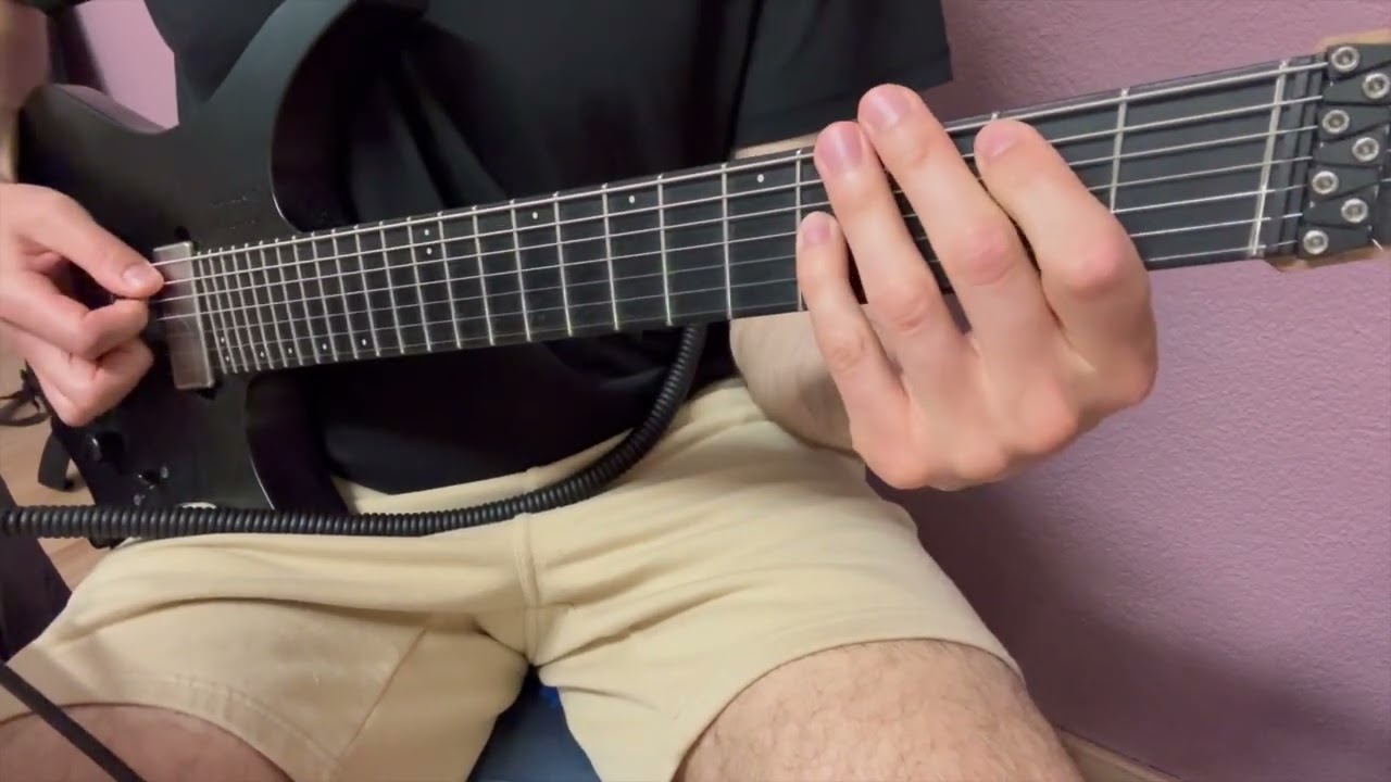 Roberto Barlocci playing a guitar cover of Tigran Hamasyan's Entertain Me