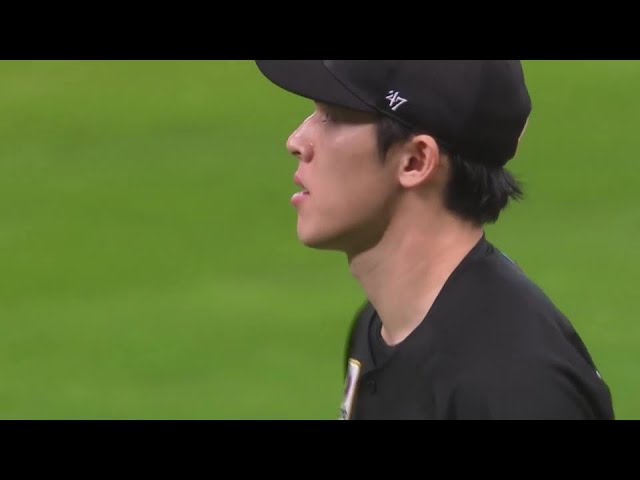 【8回裏】最後は空振り三振!! マリーンズ・佐々木朗希 8回9奪三振無失点の完璧な投球!!  2024年10月12日 北海道日本ハムファイターズ 対 千葉ロッテマリーンズ