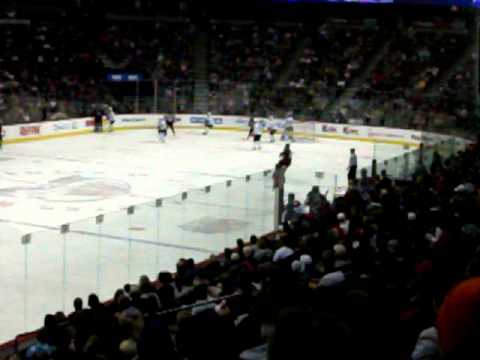 maria elia en el juego de avalanche vs dallas stars