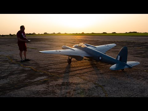 1/4 scale RC de Havilland Mosquito test flight at Smeatharpe