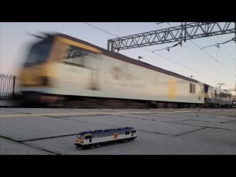 Accurascale OO Gauge 92036 meets the real thing at Cheddington! 02/01/23