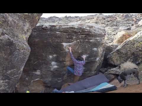 Moe's Valley Bouldering - White Rabbit, V7