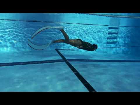 50m. Dynamic apnea at pool - Mare freediver.