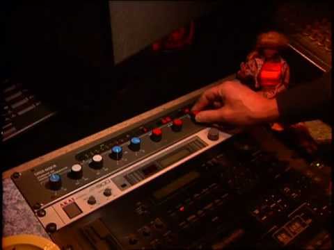 Linn Perfect! - A demonstration of the URSA MAJOR Stargate 323 Digital Reverberator on drums