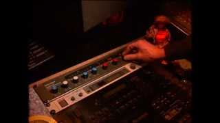 Linn Perfect! - A demonstration of the URSA MAJOR Stargate 323 Digital Reverberator on drums