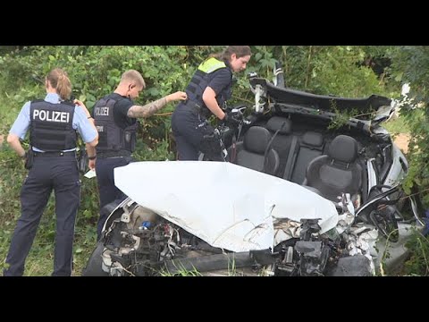 "Ernteunfall" L77 Weeze, PKW kracht in Kartoffeltransporter, Zwei lebensgefährlich Verletzte