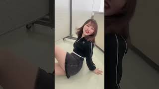 パンツ丸見えの女をスローモーションで【Tiktok】