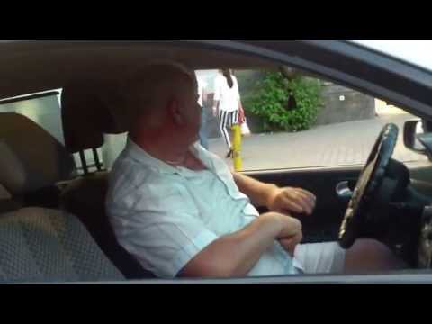 Șofer necioplit de taxi ilegal, la Kilometrul zero - Curaj.TV