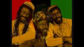 CULTURE ~ NATTY DREAD TAKING OVER + VERSION (JOE GIBBS) REGGAE