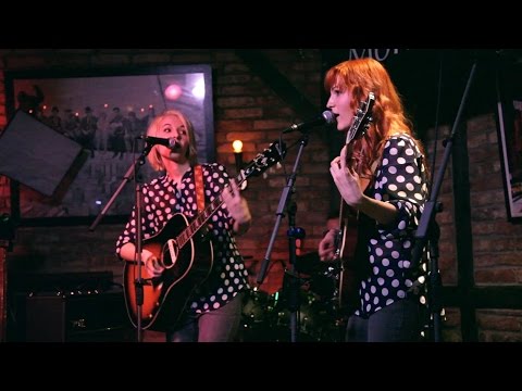 Wake Up Little Susie - MonaLisa Twins (Everly Brothers Cover) live!