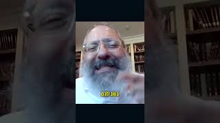 הרב ג'ייקובסון: "אני לא לוחץ על ילדיי להתפלל!" | אז מה הוא עושה? (הרב יוסף יצחק ג'ייקובסון) - התמונה מוצגת ישירות מתוך אתר האינטרנט יוטיוב. זכויות היוצרים בתמונה שייכות ליוצרה. קישור קרדיט למקור התוכן נמצא בתוך דף הסרטון