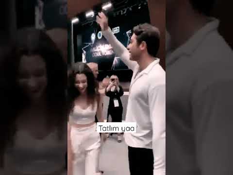 Onur seyit yaran ve su burcu yazgı coşkun ödül töreninde