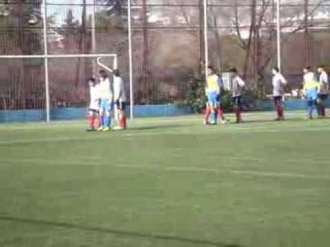 Minuto 72. Iván con un nuevo gol de falta directa ponía el 2-3 para La Nueva Elipa "B"