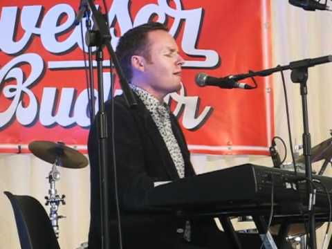 Joe Stilgoe - We should kiss - Cheltenham Jazz Festival 2010
