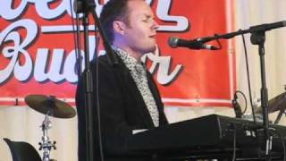 Joe Stilgoe - We should kiss - Cheltenham Jazz Festival 2010