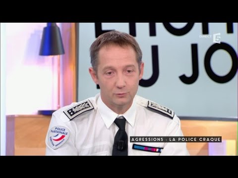 Quand la police fait grève - C à vous - 18/10/2016