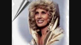 Tammy Wynette singing "Honey i miss you"