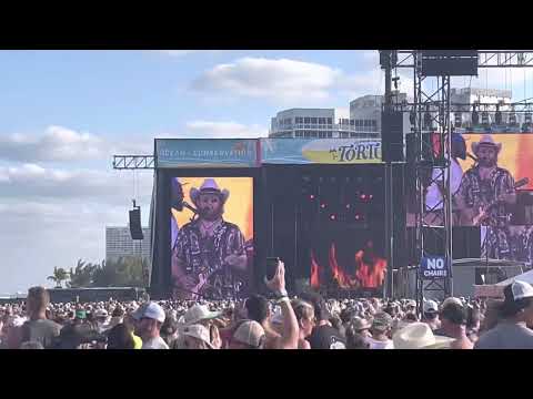 Brothers Osborne singing Shoot Me Straight