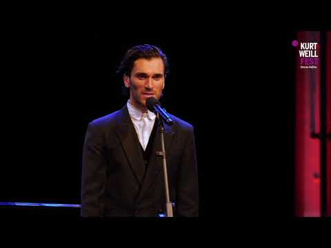 Vladimir Kornéev - Odnoobrasnye melkajut [Однообразные мелькают] (Live Performance)