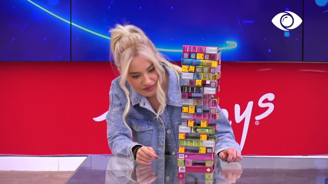 Loja Jenga/ Banorët përpiqen të mos shembin pallatin