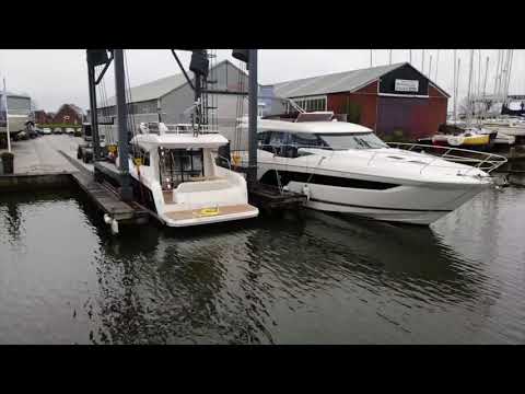 Prestige 420 flybridge launch - Lengers Yachts