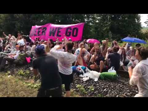 #endegelaende pinkblack finger blocks coaltrains to powerplant