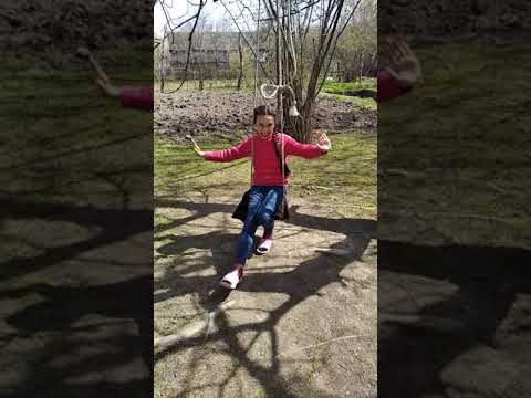 Yelləncəkdə yellənirlər