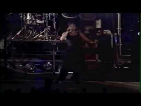 Netinho cantando "Milla" no Coliseu de Lisboa em 1998