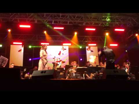 SESI Big Band convida Roberta Sá - Deixa Sangrar