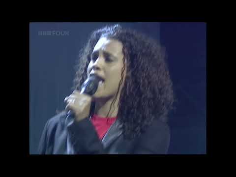 Youssou N'Dour feat Neneh Cherry - 7 Seconds (Second Performance) -   TOTP - 01 09 1994