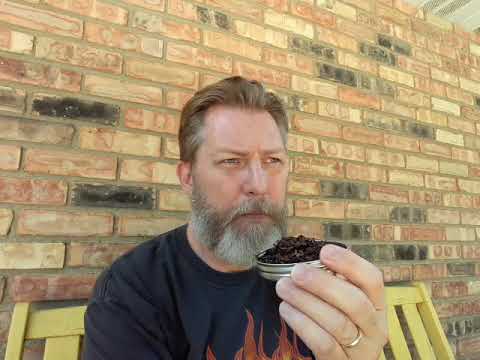 Review of Rattray's Highland Targe & Rossi Rubino Antico 8316 available at Thestorytellerspipe.com