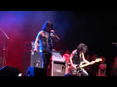 Falling In Reverse - Raised By Wolves at Six Flags Fest Evil in FULL HD 1080p