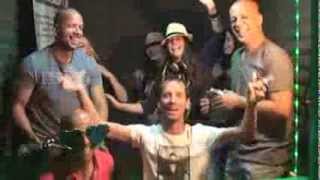 קליפ במתנה לחתונה - הפתעה לחתן כלה - שיר במתנה לחתונה מכל החברים באולפני לי-רון