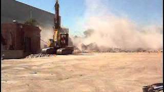 preview picture of video 'Taff & Frye Demolition  taking down the old Kingsport Press, TN chimney 18.09.2010 Part 5'