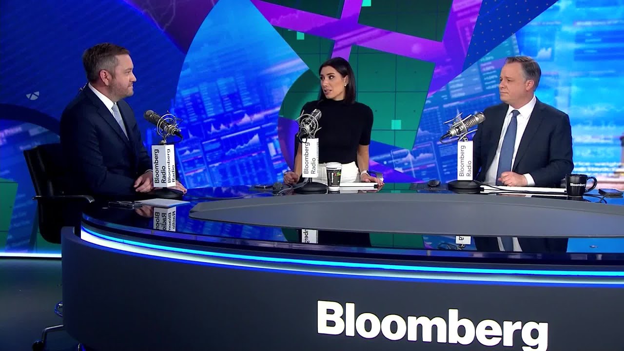 Harris, Trump Turn To Podcasts in October Media Blitz