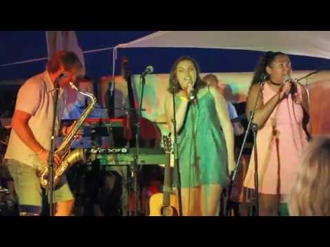 JELLYFISH IN CONCERT - SAX - CHEYENNE TONEY AND EMMA VAN HELSDINGEN