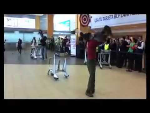 Vive la vida - Colectivo Circo Band en el aeropuerto