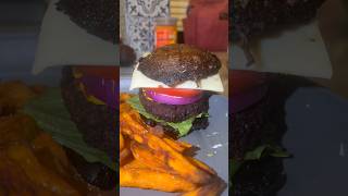 #mushroom #burger #mushroomburger #quickrecipe #quickmeals #sweetpotato #cookingshorts #lowcarb