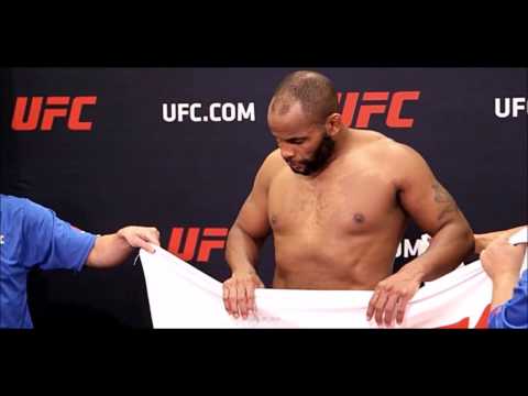 Daniel DC Cormier Weigh In UFC 210 - COMMENT KINGS