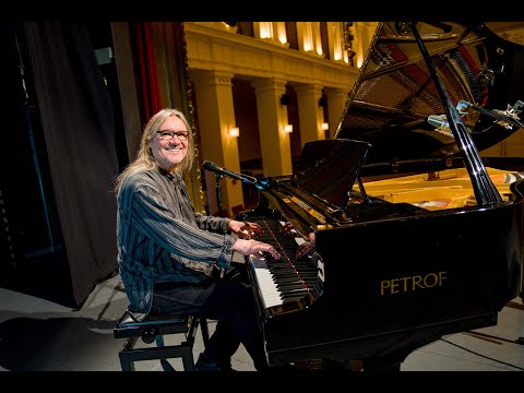 "Oboroh je pro mě životní soundtrack," říká Roman Dostál, jeden z nejznámějších hudebníků regionu