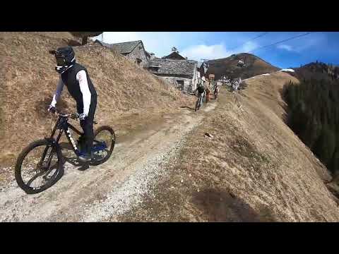 La nazionale svizzera di downhill ha scelto la piana di Vigezzo per i suoi allenamenti