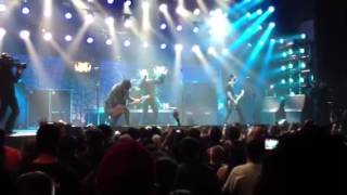 Sixx A.M. Performs "are you with me now" @the golden gods 4/