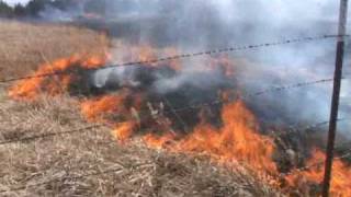 preview picture of video '70 LARGE BALES OF HAY UP IN FLAMES - TOWER ROAD and ENTERPRISE ROAD'