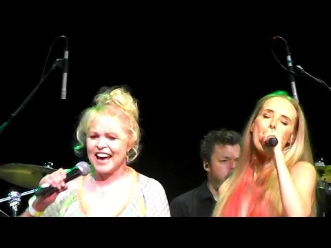 Wilson Phillips and Michelle Phillips - Mamas & The Papas' California Dreamin' Live