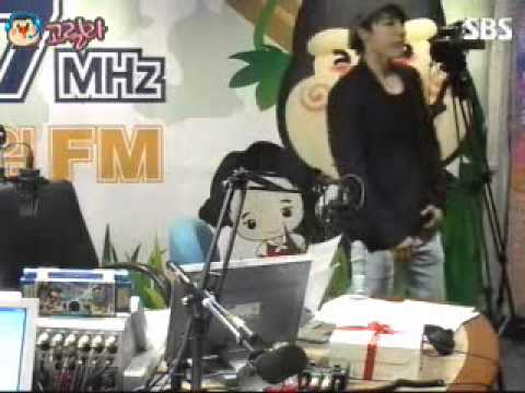 100330 Young Street Radio - F(x)'s "Chu~"