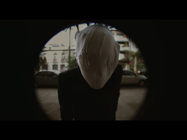 Tras la ventana / Through the Window