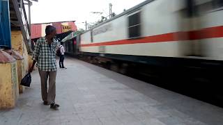 preview picture of video 'Diverted 12381 skipps Barh with HWH WAP 7 30300.'