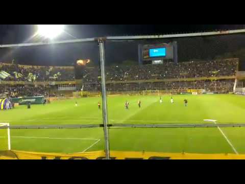 "Hinchada canalla frente a lobo maricon" Barra: Los Guerreros • Club: Rosario Central